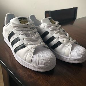 Adidas superstar shoe